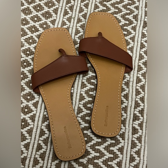 NWOT Reformation Serina Asymmetrical Thong Sandal Size 9 - Picture 4 of 5